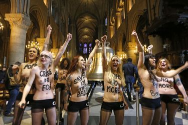Les Femen à Notre-Dame de Paris le 12 février 2013. 
