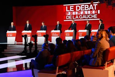 Les candidats à la primaire de la gauche, dimanche lors du deuxième débat. 