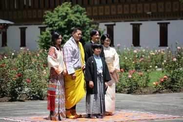 Le prince Hisahito du Japon et ses parents le prince Fumihito d&#039;Akishino et la princesse Kiko avec le roi et la reine du Bhoutan, à Thimphou le 19 août 2019