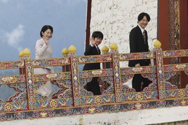Le prince Hisahito du Japon et ses parents à Paro au Bhoutan, le 17 août 2019