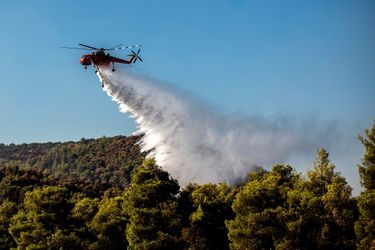 Quelque 70 pompiers et 13 véhicules étaient engagés dans la lutte contre le feu dans l&#039;est de l’île grecque de Samos, ont indiqué les services des pompiers.