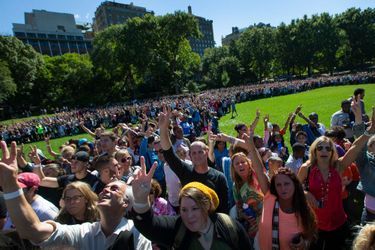 2 000 personnes se sont réunies à Central Park pour l'anniversaire de la naissance de John Lennon