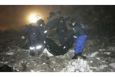 Un avion de ligne s'est écrasé mardi près d'Almaty, la capitale économique du Kazakhstan où les services d'urgence font état de 21 morts – seize passagers et cinq membres d'équipage.