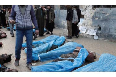 Au moins 65 corps, apparemment tués d'une balle dans la tête, ont été retrouvée mardi à Alep, a révélé l'Observatoire syrien des droits de l'Homme. Les cadavres avaient les mains attachées dans une école utilisée comme un hôpital de campagne. 