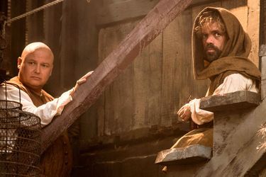 Varys et Tyrion Lannister dans une image de la cinquième saison du &quot;Trône de fer&quot;. 