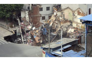 Des bâtiments se sont effondrés à côté d’une ligne de métro de la province de Guangdong, en Chine. Les autorités ont fait savoir qu’il n’y avait eu aucun blessé. 