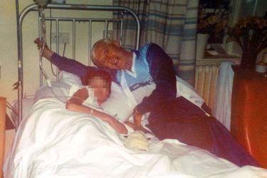 Jimmy Savile lors d'une visite dans un hôpital, en 1981. 