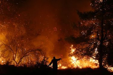 Quelque 70 pompiers et 13 véhicules étaient engagés dans la lutte contre le feu dans l&#039;est de l’île grecque de Samos, ont indiqué les services des pompiers.