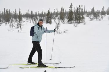 La princesse Victoria de Suède skie lors de sa randonnée dans le Härjedalen, le 29 mars 2019