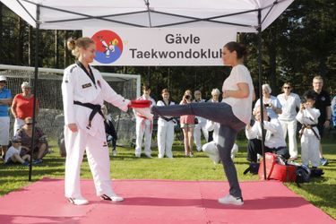 La princesse Victoria de Suède s'adonne au taekwondo lors de sa randonnée dans le Gästrikland, le 7 juin 2019