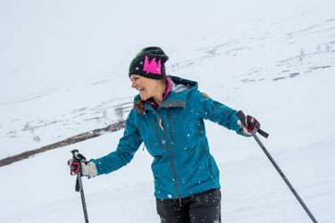 La princesse Victoria de Suède skie lors de sa randonnée en Laponie, le 25 avril 2018