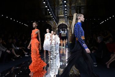 Balmain fait le plein de super models pour la Fashion week de Paris