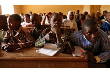Les écoliers ont repris le chemin de l'école, à Tombouctou, au Mali, ville libérée par la force d'intervention franco-malienne.