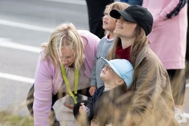 La princesse Sofia de Suède avec sa mère et ses fils sur le circuit suédois de Gellerasen, le 18 août 2019