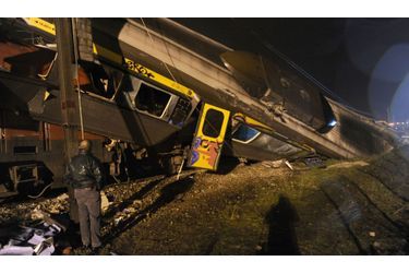 Deux trains transportant des passagers sont entrés en collision lundi soir au Portugal, près de près de Coimbra, faisant quinze blessés selon un premier bilan. 
