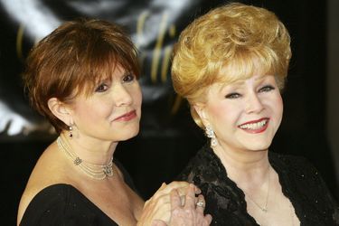 Carrie Fisher et sa mère, Debbie Reynolds, à l'anniversaire d'Elizabeth Taylor, en 2007.