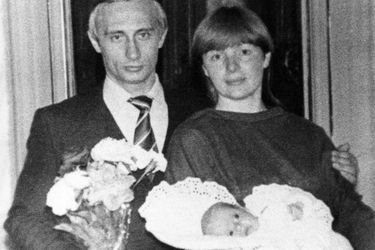 Vladimir Poutine avec son ex-femme Lyudmila et leur fille Ekaterina, en 1985.