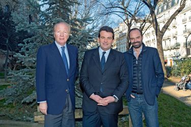 De g. à dr. : Brice Hortefeux, Thierry Solère et Edouard Philippe, samedi 7 février en face de la Maison de la Mutualité, à Paris.
