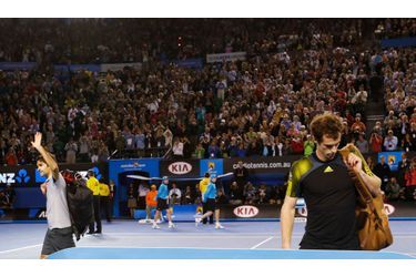 Celui qui a perdu n'est pas celui que l'on croit: Andy Murray, tête baissée, s'est qualifié pour la finale de l'Open d'Australie en battant, en cinq sets, Roger Federer. L'Ecossais affrontera Novak Djokovic en finale.