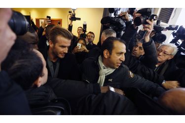 David Beckham a été examiné à l’hôpital de la Pitié-Salpêtrière, à Paris, passage obligé pour les nouvelles recrues du PSG… Cette sortie très médiatique n’a fait qu’augmenter encore plus les rumeurs de son arrivée imminente dans le club de la capitale.  