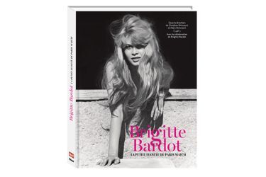 Brigitte Bardot pose pour Paris Match.