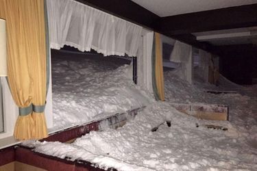 La neige s'est engouffrée dans deux bâtiments dans la nuit de lundi à mardi dans les Alpes autrichiennes. 