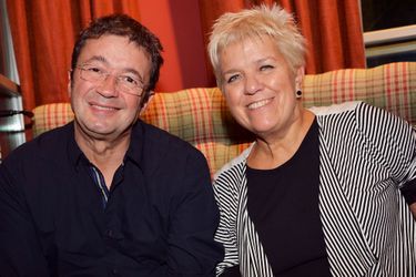 Frédéric Bouraly et Mimie Mathy célèbrent les 20 ans de carrière de Bénabar dans le 9e arrondissement de Paris.