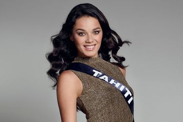 Miss Tahiti répond aux questions de Miss France.