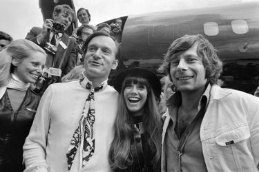 Le même jour, toujours accompagné de Barbara Benton, il pose aux côtés du réalisateur Roman Polanski à l'aéroport du Bourget. 