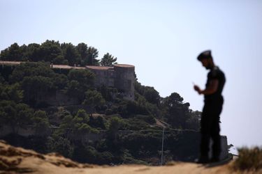 Un important dispositif de sécurité a été déployé lundi autour du fort de Brégançon, à Bormes-les-Mimosas.