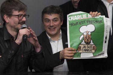 Luz et Patrick Pelloux présentent la Une du nouveau Charlie Hebdo