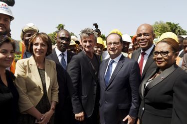 François Hollande et Sean Penn à Haïti, en mai dernier
