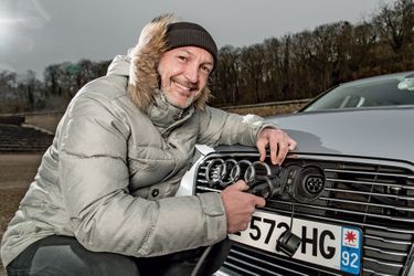 Frank Leboeuf avec la compacte chic de la maison Audi. 