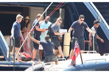 Kylie Jenner, Travis Scott, Kris Jenner et Corey Gamble au large de Capri le 8 août 2019