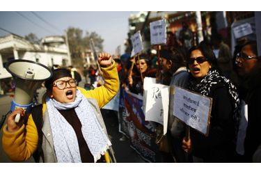 Après les manifestations des femmes indiennes contre les viols et les agressions, les Népalaises ont-elles aussi décidé de descendre dans la rue pour protester afin d’améliorer leurs conditions. 