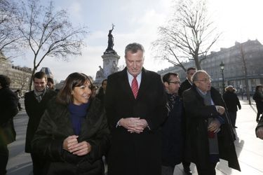 Bill de Blasio et Anne Hidalgo place de la République ce mardi à Paris.