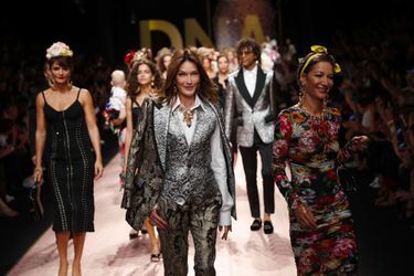 Carla Bruni défilé pour Dolce & Gabbana le 23 septembre 2018 à Milan