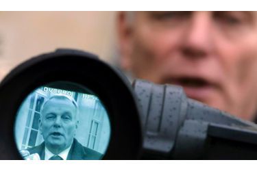 Le Premier ministre Jean-Marc Ayrault est dans le viseur des caméras après une réunion à l'Elysée.