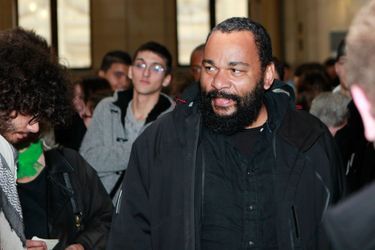 Arrivée de Dieudonné à la 17eme chambre de correctionnelle de Paris pour sa comparution pour la diffusion de la chanson «Shoah nanas», en octobre 2012.