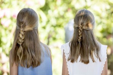 Les coiffures des princesses Leonor et Sofia d'Espagne à Son Marroig sur l'île de Majorque, le 8 août 2019