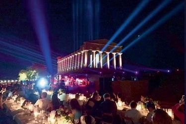 Concert et dîner gastronomique au pied du temple d’Héra, épouse de Zeus, dans le parc archéologique de Sélinonte, inscrit au patrimoine mondial de l’Unesco, privatisé pour l’occasion.
