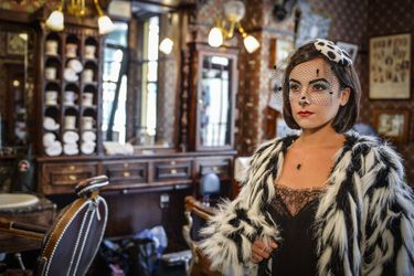Alizée devient Cruella d'Enfer le temps d'une journée à Disneyland Paris pour Halloween