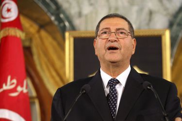 Habib Essid, le nouveau Premier ministre tunisien, s'exprimant devant la presse ce lundi.