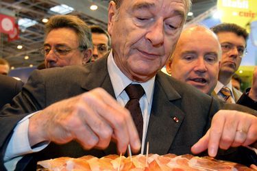 Jacques Chirac, en visite au salon de l'agriculture en février 2006.