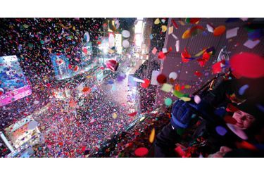 Toujours aussi spectaculaire, le Nouvel An a été célébré dans la liesse à New York sur Times Square.