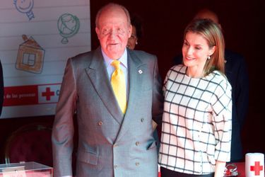L’ancien roi Juan Carlos avec sa belle-fille la reine Letizia à Madrid, le 8 octobre 2014 