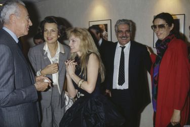 André Bettencourt, Liliane Bettencourt, leur fille Françoise Bettencourt-Meyers accompagnés de la comédienne Arielle Dombasle et Omar Sharif à la première du film "Les Pyramides bleues". 