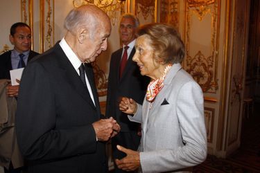  Valery Giscard d'Estaing et Liliane Bettencourt à un dîner de charité pour la recherche cardiovasculaire, le 30 septembre 2009 à Paris. 