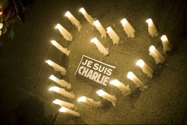 Photo de la mobilisation mercredi soir dernier, quelques heures après l&#039;attaque terroriste dont a été victime la rédaction de Charlie Hebdo.