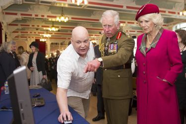 Le prince Charles et la duchesse de Cornouailles Camilla à Dundee, le 27 septembre 2015